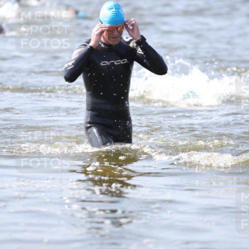 22.06.2025 - Viking Triathlon H.Heesch http://msf.ph/oto/8059606 22.06.2025 10:32:51 Schwimmen 91, 113, 278, 287, 399, 554 meine-sportfotos.de