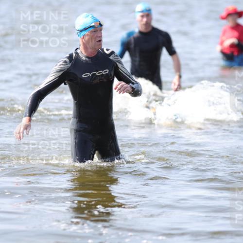 22.06.2025 - Viking Triathlon H.Heesch http://msf.ph/oto/8059612 22.06.2025 10:32:54 Schwimmen 91, 113, 287, 399, 554 meine-sportfotos.de