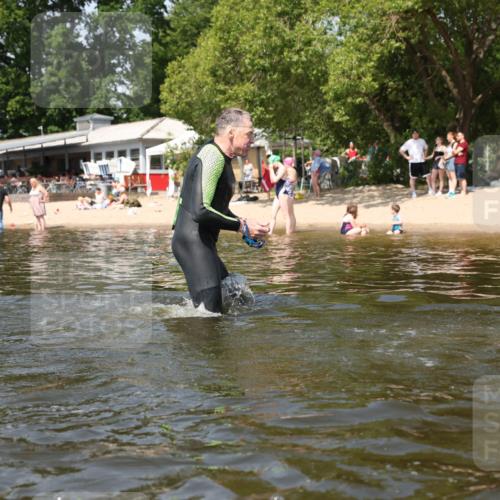 22.06.2025 - Viking Triathlon Michael Strokosch http://msf.ph/oto/8059614 22.06.2025 10:52:58 Schwimmen 106, 160, 470, 640, 656 meine-sportfotos.de