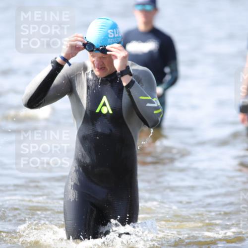 22.06.2025 - Viking Triathlon H.Heesch http://msf.ph/oto/8059631 22.06.2025 10:32:56 Schwimmen 91, 113, 287, 399 meine-sportfotos.de