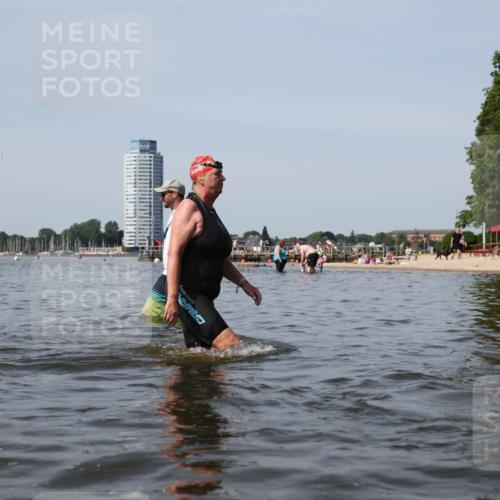 22.06.2025 - Viking Triathlon Michael Strokosch http://msf.ph/oto/8059634 22.06.2025 10:53:01 Schwimmen 106, 160, 470, 640, 656 meine-sportfotos.de