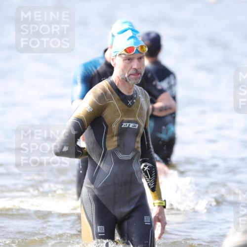 22.06.2025 - Viking Triathlon H.Heesch http://msf.ph/oto/8059651 22.06.2025 10:33:02 Schwimmen 91, 113, 287, 387, 399 meine-sportfotos.de