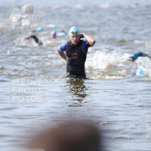 22.06.2025 - Viking Triathlon H.Heesch http://msf.ph/oto/8059654 22.06.2025 10:33:03 Schwimmen 91, 113, 287, 387, 399 meine-sportfotos.de