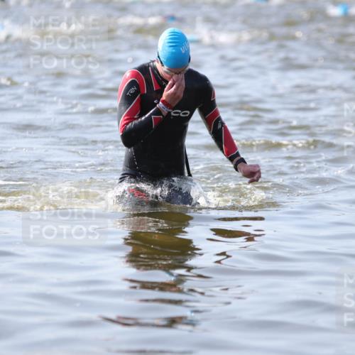 22.06.2025 - Viking Triathlon H.Heesch http://msf.ph/oto/8059661 22.06.2025 10:33:11 Schwimmen 28, 91, 300, 387, 399, 608 meine-sportfotos.de
