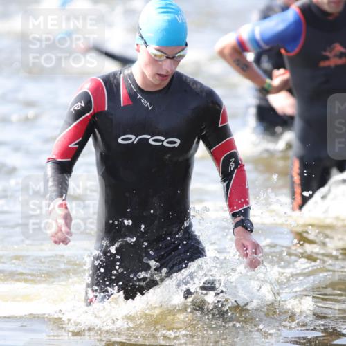 22.06.2025 - Viking Triathlon H.Heesch http://msf.ph/oto/8059676 22.06.2025 10:33:16 Schwimmen 28, 38, 300, 382, 387, 399, 524, 608 meine-sportfotos.de