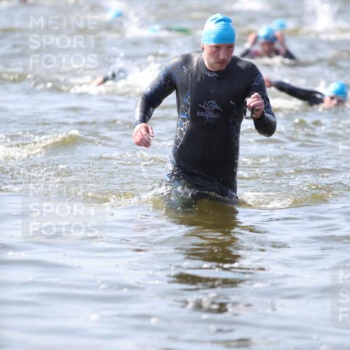 22.06.2025 - Viking Triathlon H.Heesch http://msf.ph/oto/8059694 22.06.2025 10:33:22 Schwimmen 28, 38, 300, 382, 387, 522, 524, 608 meine-sportfotos.de