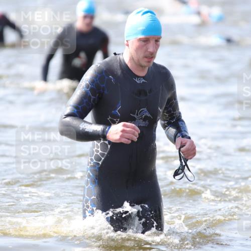 22.06.2025 - Viking Triathlon H.Heesch http://msf.ph/oto/8059710 22.06.2025 10:33:28 Schwimmen 28, 38, 255, 300, 304, 348, 382, 457, 522, 524, 608 meine-sportfotos.de