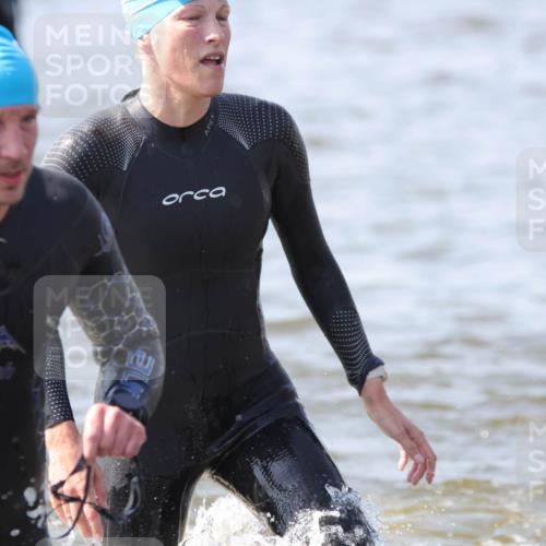 22.06.2025 - Viking Triathlon H.Heesch http://msf.ph/oto/8059725 22.06.2025 10:33:33 Schwimmen 5, 38, 149, 255, 300, 304, 348, 382, 457, 522, 524 meine-sportfotos.de