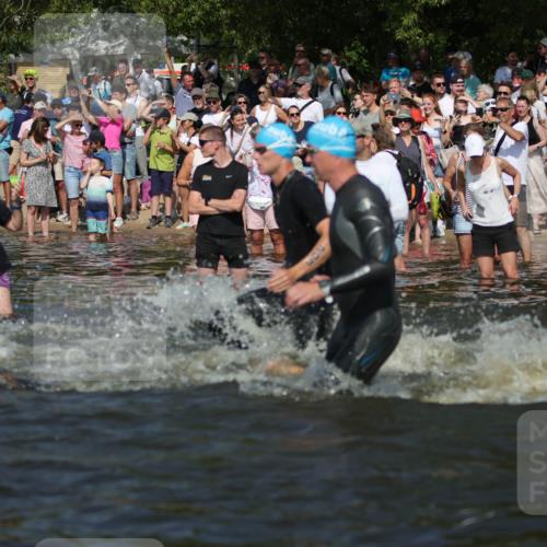 22.06.2025 - Viking Triathlon H.Heesch http://msf.ph/oto/8059759 22.06.2025 10:01:27 Schwimmen 38, 99, 162, 203, 216, 224, 226, 237, 284, 287, 311, 381, 393, 510, 643 meine-sportfotos.de