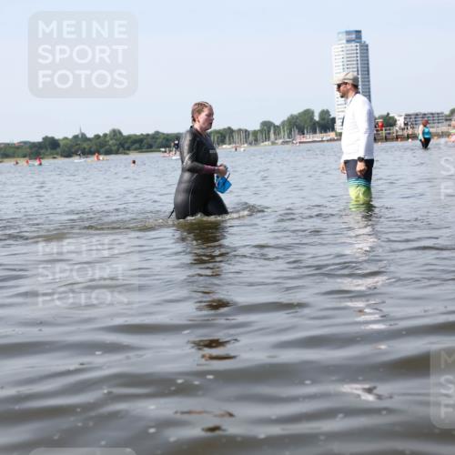 22.06.2025 - Viking Triathlon Michael Strokosch http://msf.ph/oto/8059772 22.06.2025 10:53:20 Schwimmen 165, 201, 241, 319 meine-sportfotos.de