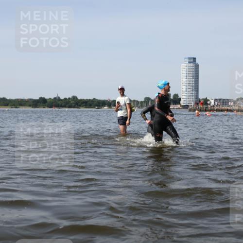 22.06.2025 - Viking Triathlon Michael Strokosch http://msf.ph/oto/8059780 22.06.2025 10:42:24 Schwimmen 16, 55, 65, 192, 281, 290, 318, 326, 427, 460, 465 meine-sportfotos.de