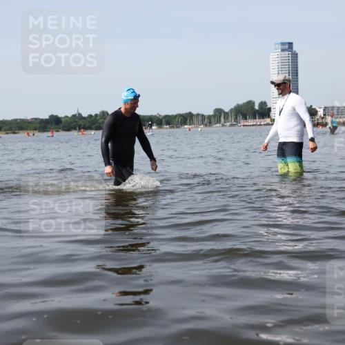 22.06.2025 - Viking Triathlon Michael Strokosch http://msf.ph/oto/8059786 22.06.2025 10:53:24 Schwimmen 201, 241, 319 meine-sportfotos.de