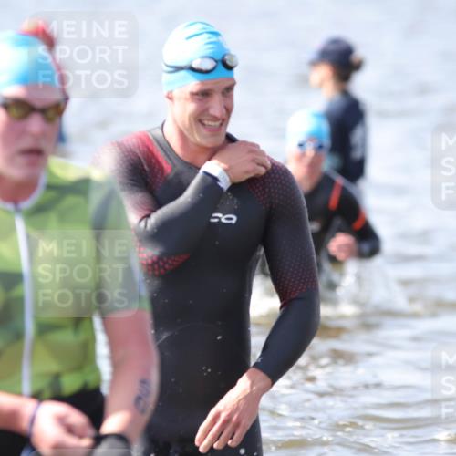 22.06.2025 - Viking Triathlon H.Heesch http://msf.ph/oto/8059789 22.06.2025 10:33:50 Schwimmen 5, 50, 75, 149, 184, 229, 242, 349, 429, 438, 478, 532, 540 meine-sportfotos.de
