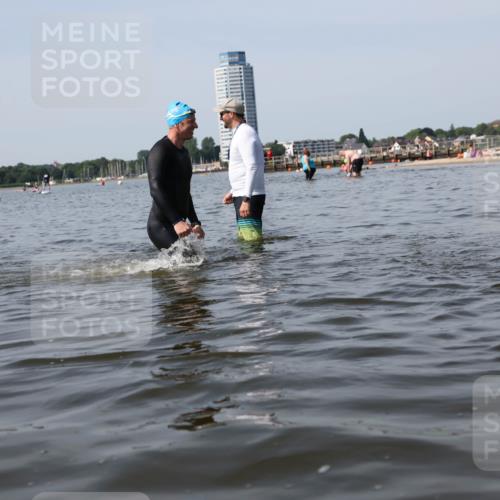 22.06.2025 - Viking Triathlon Michael Strokosch http://msf.ph/oto/8059804 22.06.2025 10:53:25 Schwimmen 201, 241, 319 meine-sportfotos.de