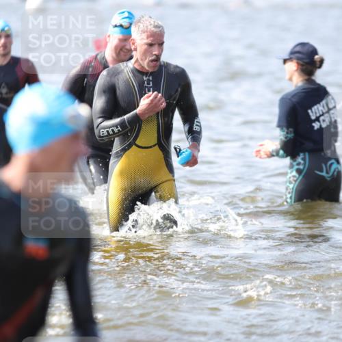 22.06.2025 - Viking Triathlon H.Heesch http://msf.ph/oto/8059805 22.06.2025 10:33:54 Schwimmen 5, 50, 70, 75, 149, 184, 229, 242, 349, 429, 438, 478, 532, 540, 618, 635 meine-sportfotos.de