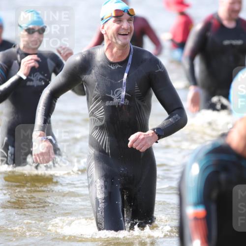 22.06.2025 - Viking Triathlon H.Heesch http://msf.ph/oto/8059811 22.06.2025 10:33:55 Schwimmen 50, 70, 75, 149, 184, 229, 242, 297, 349, 429, 438, 478, 532, 540, 618, 635 meine-sportfotos.de