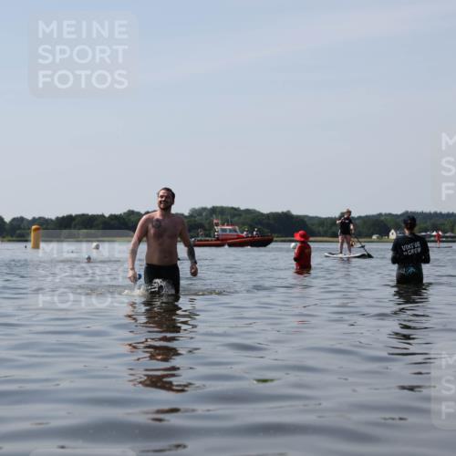 22.06.2025 - Viking Triathlon Michael Strokosch http://msf.ph/oto/8059875 22.06.2025 10:54:40 Schwimmen 305 meine-sportfotos.de