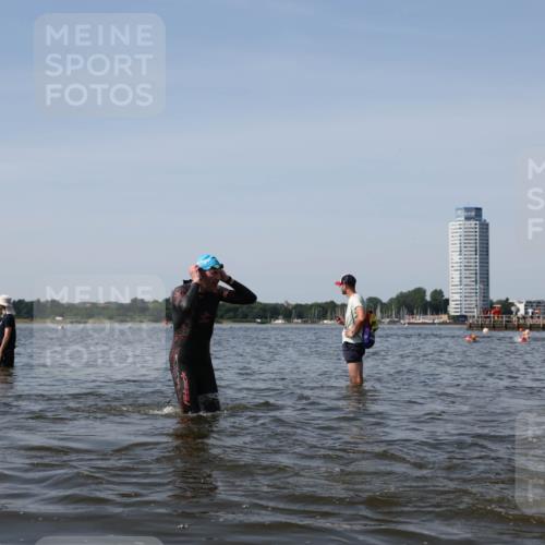 22.06.2025 - Viking Triathlon Michael Strokosch http://msf.ph/oto/8059876 22.06.2025 10:42:29 Schwimmen 16, 55, 65, 192, 318, 326, 427, 465 meine-sportfotos.de