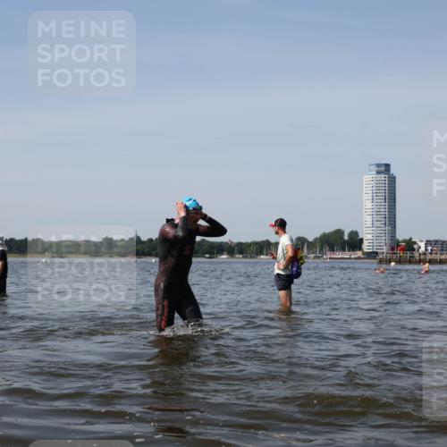 22.06.2025 - Viking Triathlon Michael Strokosch http://msf.ph/oto/8059882 22.06.2025 10:42:30 Schwimmen 16, 55, 65, 171, 192, 318, 326, 427, 465 meine-sportfotos.de