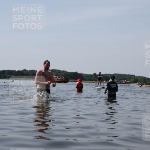 22.06.2025 - Viking Triathlon Michael Strokosch http://msf.ph/oto/8059888 22.06.2025 10:54:41 Schwimmen 305 meine-sportfotos.de