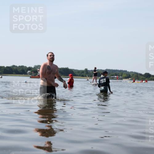 22.06.2025 - Viking Triathlon Michael Strokosch http://msf.ph/oto/8059901 22.06.2025 10:54:42 Schwimmen 305 meine-sportfotos.de