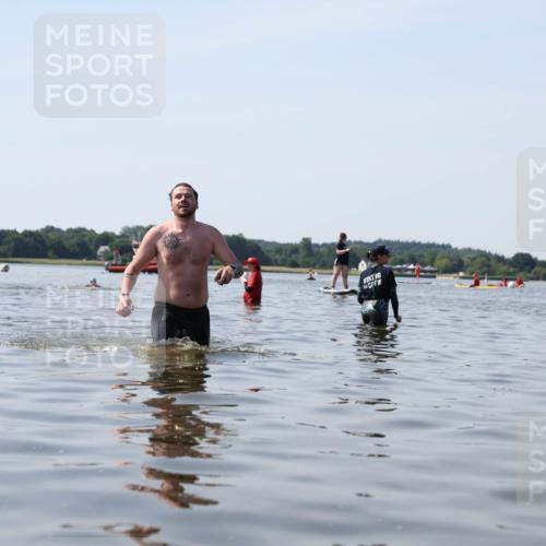 22.06.2025 - Viking Triathlon Michael Strokosch http://msf.ph/oto/8059910 22.06.2025 10:54:43 Schwimmen 305 meine-sportfotos.de