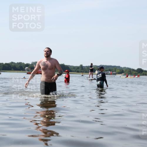 22.06.2025 - Viking Triathlon Michael Strokosch http://msf.ph/oto/8059914 22.06.2025 10:54:43 Schwimmen 305 meine-sportfotos.de