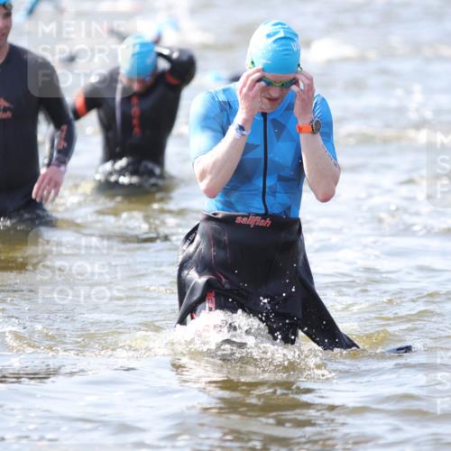 22.06.2025 - Viking Triathlon H.Heesch http://msf.ph/oto/8059919 22.06.2025 10:34:18 Schwimmen 46, 294, 297, 306, 366, 430, 486, 520, 527, 546, 618 meine-sportfotos.de