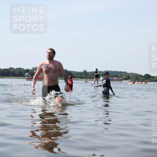 22.06.2025 - Viking Triathlon Michael Strokosch http://msf.ph/oto/8059921 22.06.2025 10:54:43 Schwimmen 305 meine-sportfotos.de
