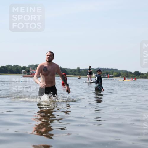22.06.2025 - Viking Triathlon Michael Strokosch http://msf.ph/oto/8059929 22.06.2025 10:54:43 Schwimmen 305 meine-sportfotos.de