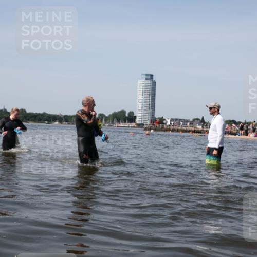 22.06.2025 - Viking Triathlon Michael Strokosch http://msf.ph/oto/8059931 22.06.2025 10:42:41 Schwimmen 55, 171, 240, 282, 369, 427, 441, 624 meine-sportfotos.de