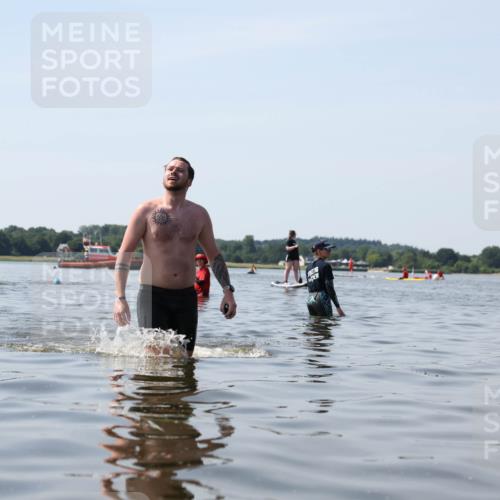 22.06.2025 - Viking Triathlon Michael Strokosch http://msf.ph/oto/8059942 22.06.2025 10:54:44 Schwimmen 305 meine-sportfotos.de