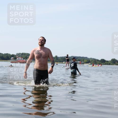 22.06.2025 - Viking Triathlon Michael Strokosch http://msf.ph/oto/8059950 22.06.2025 10:54:44 Schwimmen 305 meine-sportfotos.de