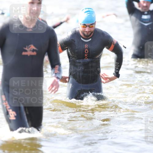 22.06.2025 - Viking Triathlon H.Heesch http://msf.ph/oto/8059952 22.06.2025 10:34:24 Schwimmen 247, 294, 306, 341, 366, 430, 486, 520, 527, 546 meine-sportfotos.de