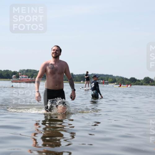 22.06.2025 - Viking Triathlon Michael Strokosch http://msf.ph/oto/8059954 22.06.2025 10:54:45 Schwimmen 305 meine-sportfotos.de