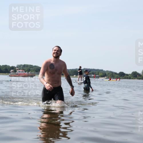 22.06.2025 - Viking Triathlon Michael Strokosch http://msf.ph/oto/8059956 22.06.2025 10:54:45 Schwimmen 305 meine-sportfotos.de