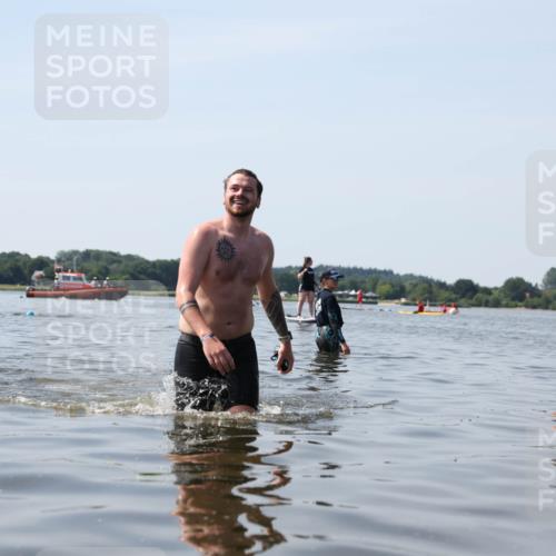 22.06.2025 - Viking Triathlon Michael Strokosch http://msf.ph/oto/8059962 22.06.2025 10:54:45 Schwimmen 305 meine-sportfotos.de