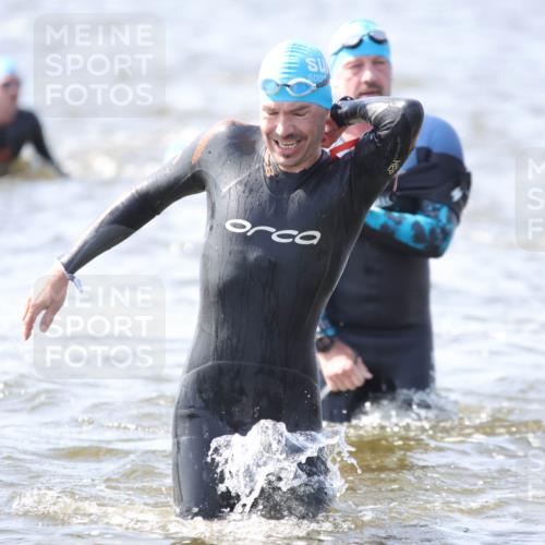22.06.2025 - Viking Triathlon H.Heesch http://msf.ph/oto/8059969 22.06.2025 10:34:33 Schwimmen 77, 114, 247, 284, 306, 323, 341, 366, 430, 520, 546, 550 meine-sportfotos.de