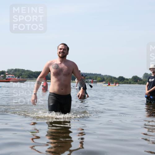 22.06.2025 - Viking Triathlon Michael Strokosch http://msf.ph/oto/8059976 22.06.2025 10:54:45 Schwimmen 305 meine-sportfotos.de