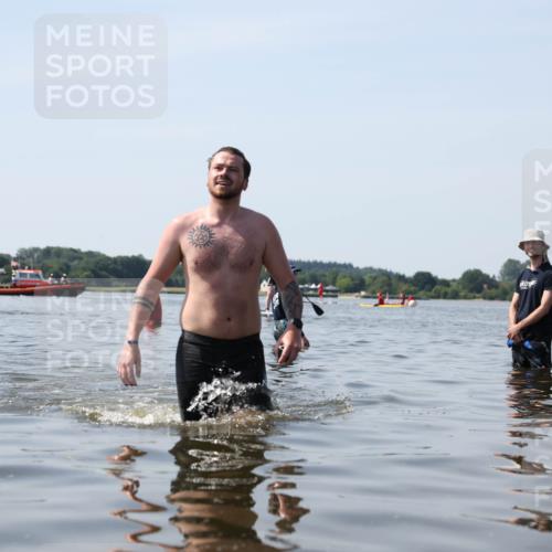 22.06.2025 - Viking Triathlon Michael Strokosch http://msf.ph/oto/8059986 22.06.2025 10:54:46 Schwimmen 305 meine-sportfotos.de