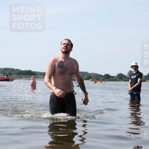 22.06.2025 - Viking Triathlon Michael Strokosch http://msf.ph/oto/8059993 22.06.2025 10:54:46 Schwimmen 305 meine-sportfotos.de