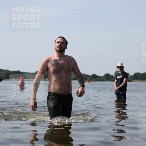 22.06.2025 - Viking Triathlon Michael Strokosch http://msf.ph/oto/8059998 22.06.2025 10:54:46 Schwimmen 305 meine-sportfotos.de