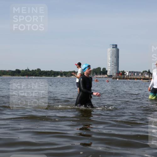 22.06.2025 - Viking Triathlon Michael Strokosch http://msf.ph/oto/8060000 22.06.2025 10:42:49 Schwimmen 133, 171, 240, 282, 369, 441, 624 meine-sportfotos.de