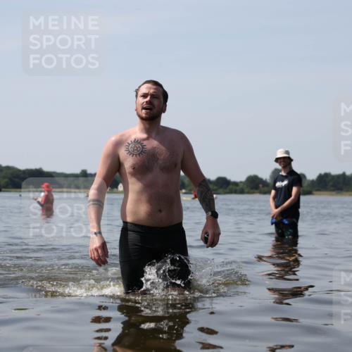 22.06.2025 - Viking Triathlon Michael Strokosch http://msf.ph/oto/8060002 22.06.2025 10:54:47 Schwimmen 305 meine-sportfotos.de