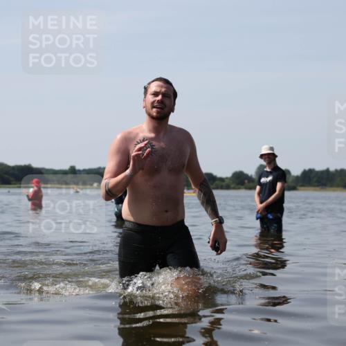 22.06.2025 - Viking Triathlon Michael Strokosch http://msf.ph/oto/8060006 22.06.2025 10:54:47 Schwimmen 305 meine-sportfotos.de
