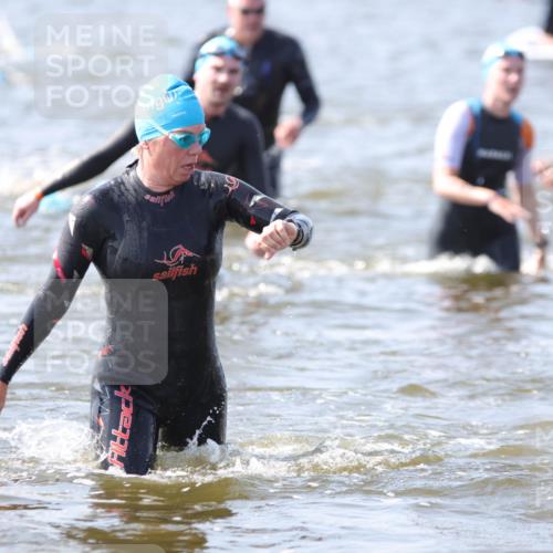 22.06.2025 - Viking Triathlon H.Heesch http://msf.ph/oto/8060009 22.06.2025 10:34:44 Schwimmen 17, 43, 77, 114, 161, 247, 284, 323, 341, 434, 475, 548, 550 meine-sportfotos.de