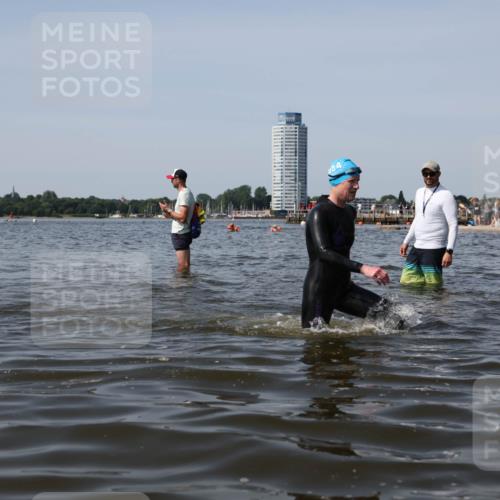 22.06.2025 - Viking Triathlon Michael Strokosch http://msf.ph/oto/8060015 22.06.2025 10:42:50 Schwimmen 133, 171, 240, 282, 369, 441, 450, 624 meine-sportfotos.de