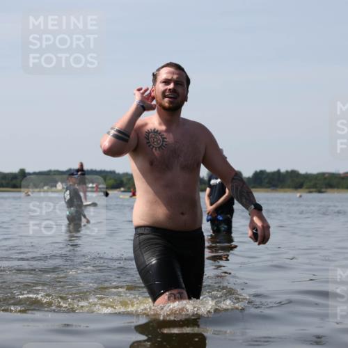 22.06.2025 - Viking Triathlon Michael Strokosch http://msf.ph/oto/8060016 22.06.2025 10:54:48 Schwimmen 305 meine-sportfotos.de