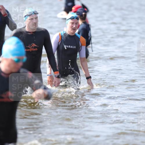 22.06.2025 - Viking Triathlon H.Heesch http://msf.ph/oto/8060023 22.06.2025 10:34:46 Schwimmen 17, 43, 77, 114, 161, 247, 284, 323, 341, 434, 475, 548, 550 meine-sportfotos.de