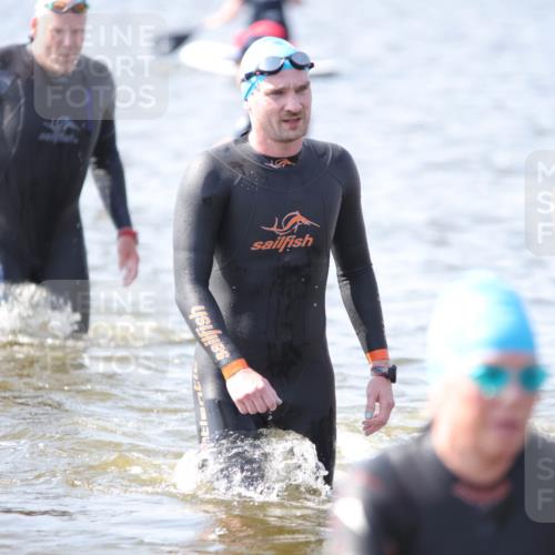 22.06.2025 - Viking Triathlon H.Heesch http://msf.ph/oto/8060049 22.06.2025 10:34:49 Schwimmen 17, 43, 77, 114, 161, 284, 323, 434, 475, 495, 548, 550 meine-sportfotos.de